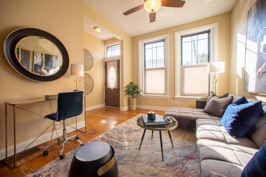 Getaway In The Heart Of Pilsen Chicago Apartment Exterior photo