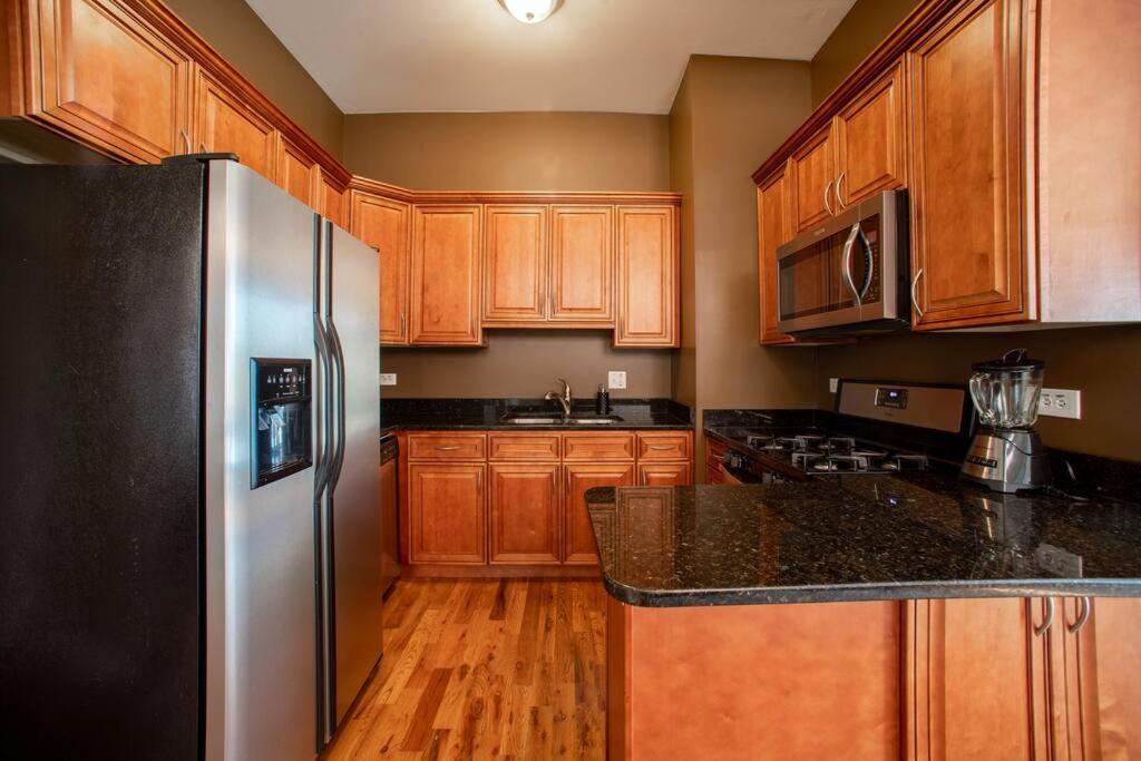 Getaway In The Heart Of Pilsen Chicago Apartment Exterior photo