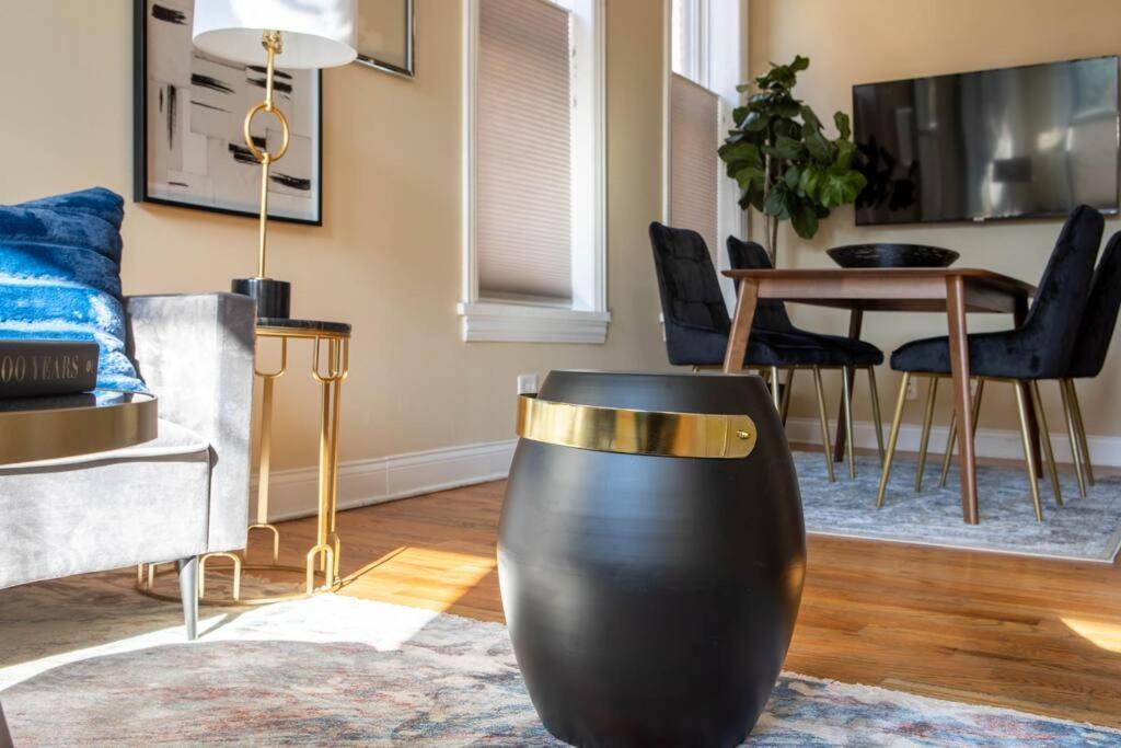 Getaway In The Heart Of Pilsen Chicago Apartment Exterior photo