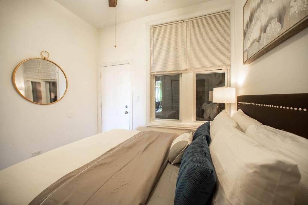 Getaway In The Heart Of Pilsen Chicago Apartment Exterior photo