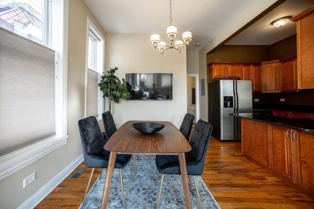 Getaway In The Heart Of Pilsen Chicago Apartment Exterior photo