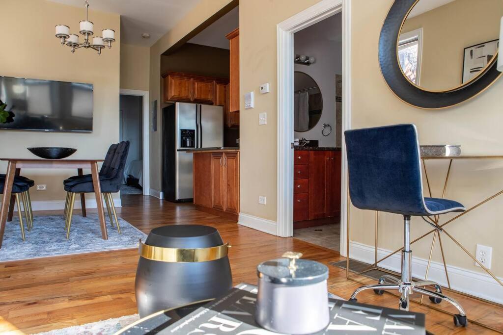Getaway In The Heart Of Pilsen Chicago Apartment Exterior photo